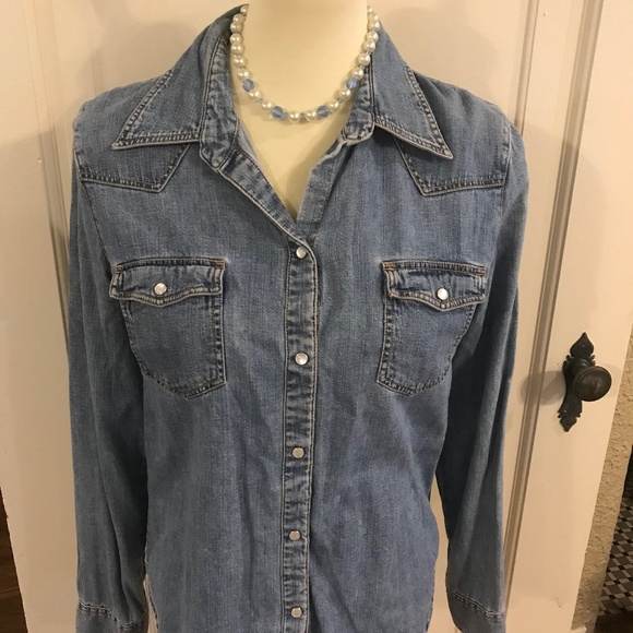 GAP Tops - Vtg Gap Denim shirt pearl button snaps